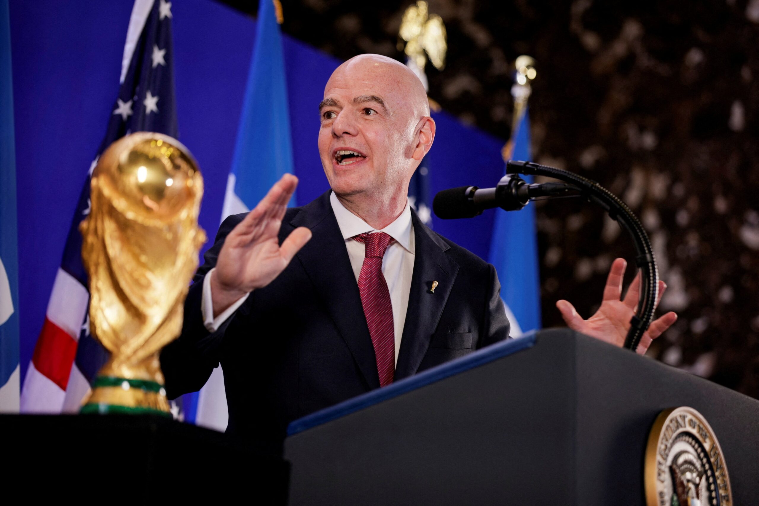 Infantino desiste de plano para Fifa criar empresa e vender ações: “Criou divisões”