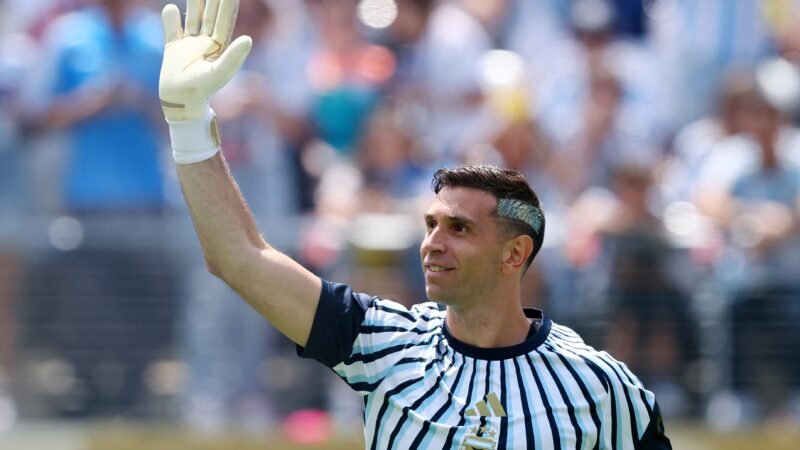 Juventus faz proposta por Dibu Martínez, goleiro campeão do mundo pela Argentina; veja valores