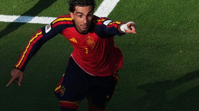 PSG acerta contratação de Ferran Torres, do Barcelona, por R$ 300 milhões, diz jornal