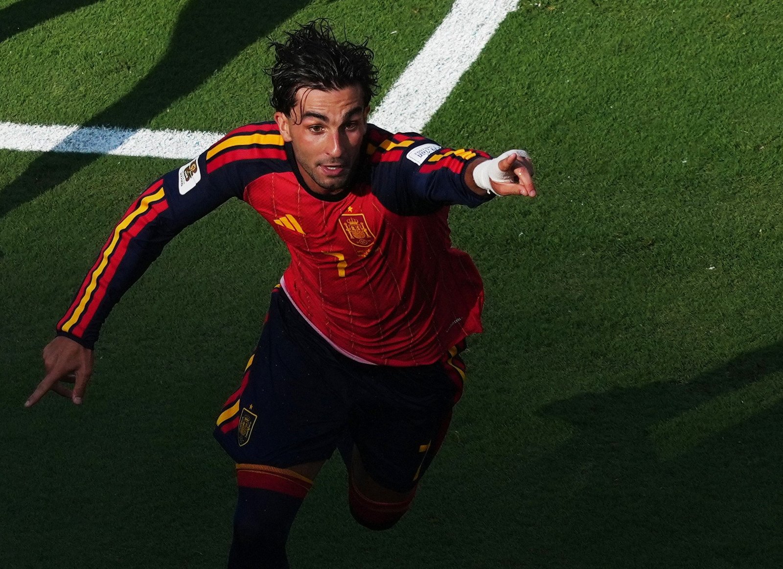 PSG acerta contratação de Ferran Torres, do Barcelona, por R$ 300 milhões, diz jornal