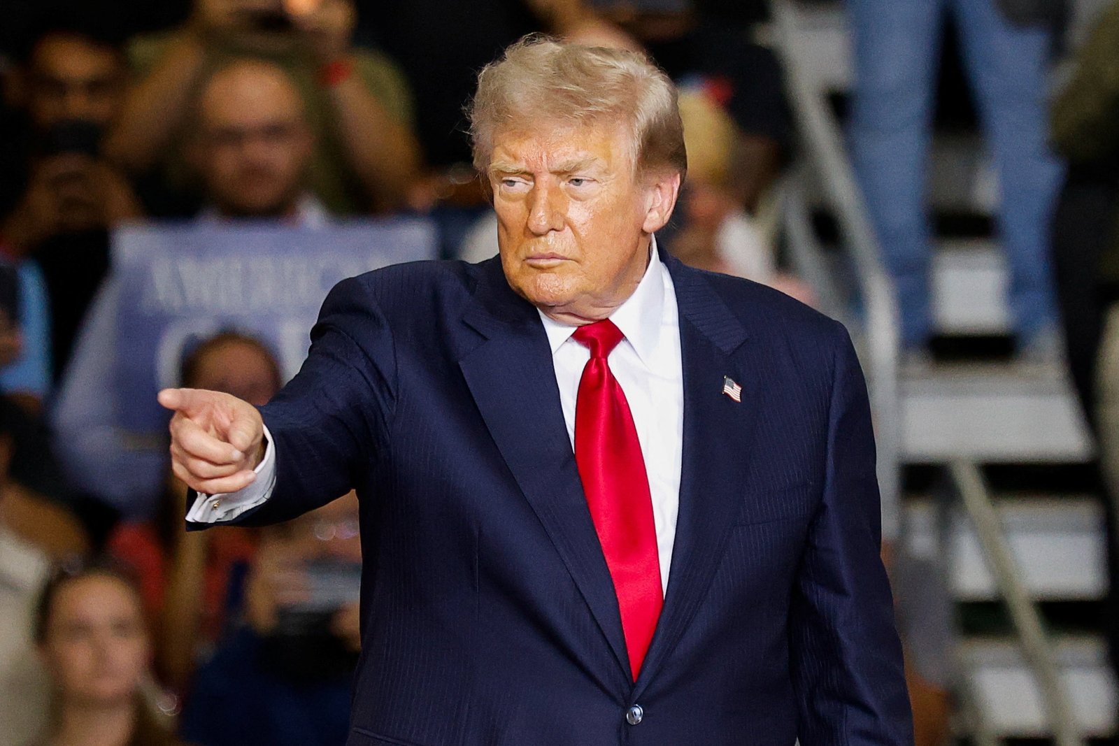Trump corta cobertura de saúde para transição de gênero de menores nos EUA