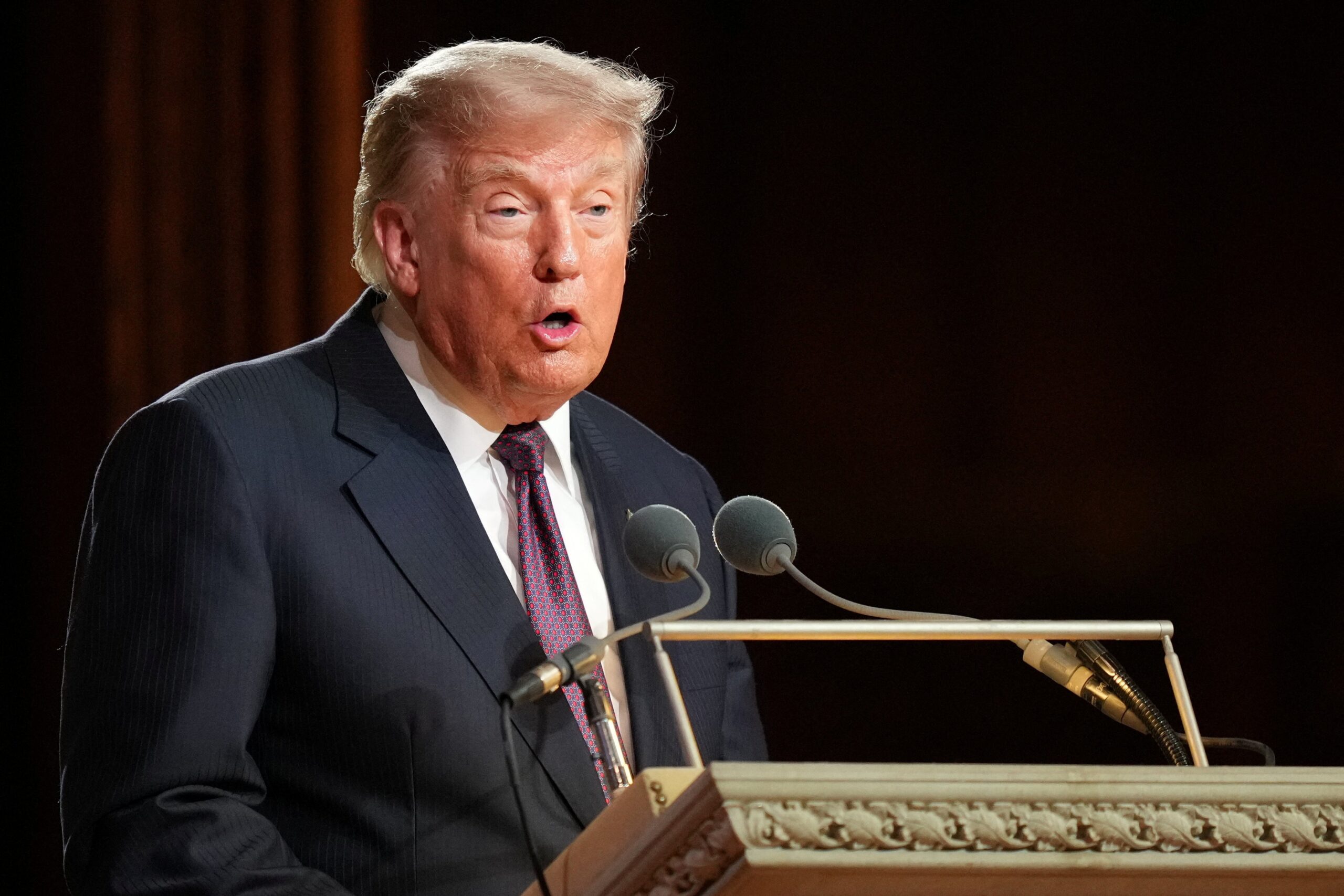 Trump promete novas rodadas de negociações com Irã após desistir de bombardeio