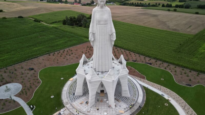 Mais alta que o Cristo Redentor: Polônia inaugura estátua de 55 metros da Virgem Maria