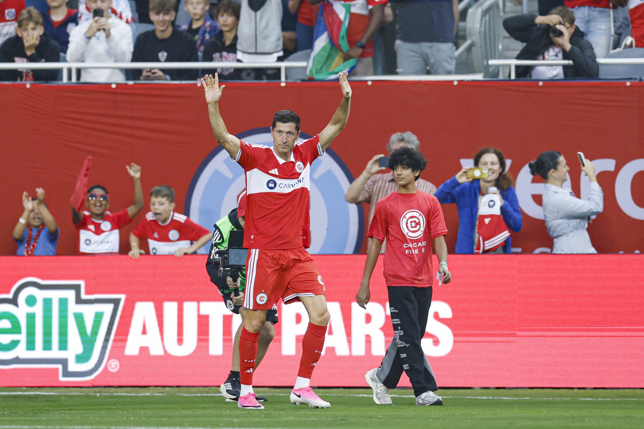 Lewandowski estreia em casa com os primeiros gols pelo Chicago Fire; vídeo