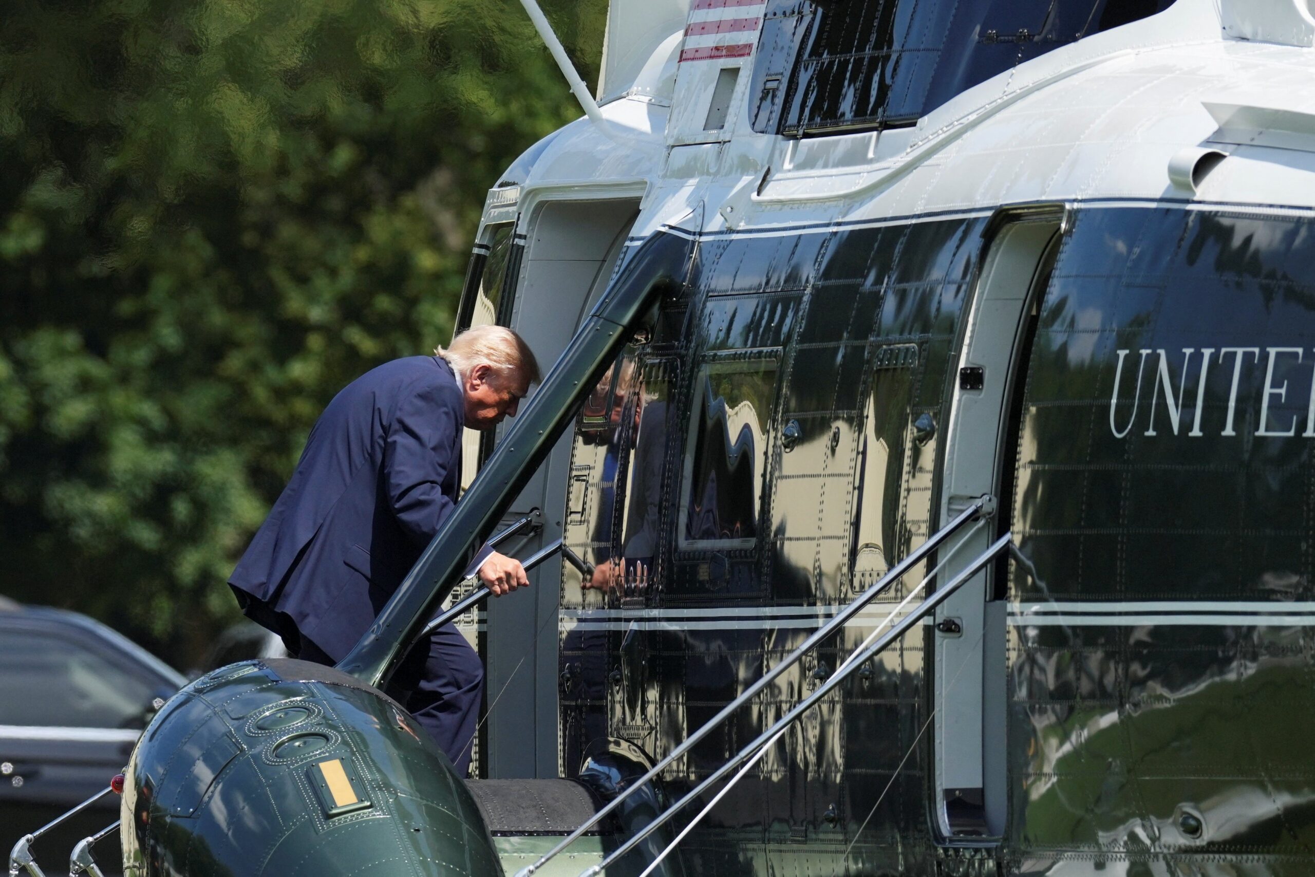 EUA investigam incidente aéreo com helicóptero que transportava Trump, diz jornal