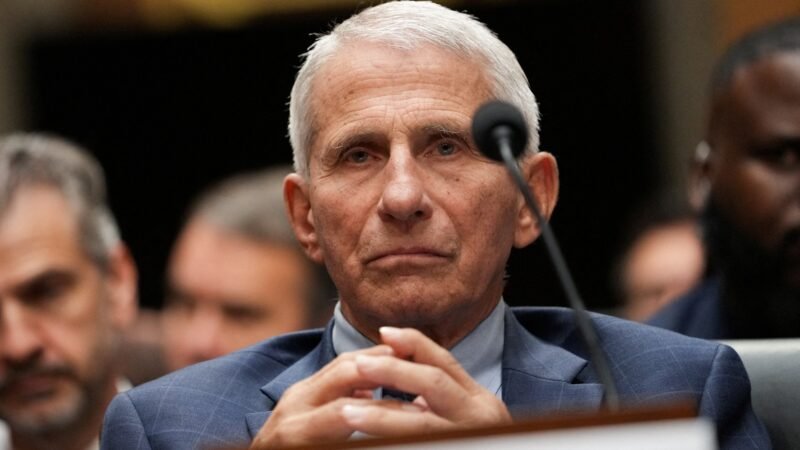 Ex-assessor de Fauci se declara culpado nos EUA por conspiração para ocultar documentos sobre a Covid-19