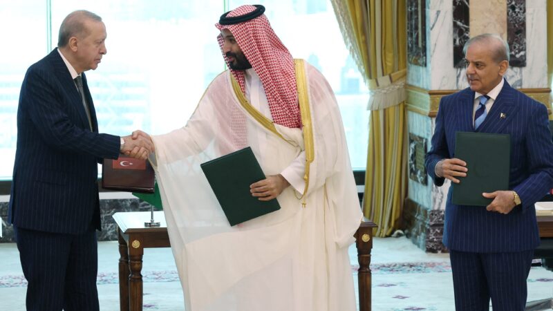 Turquia, Arábia Saudita e Paquistão assinam pacto de defesa em meio a turbulências no Oriente Médio