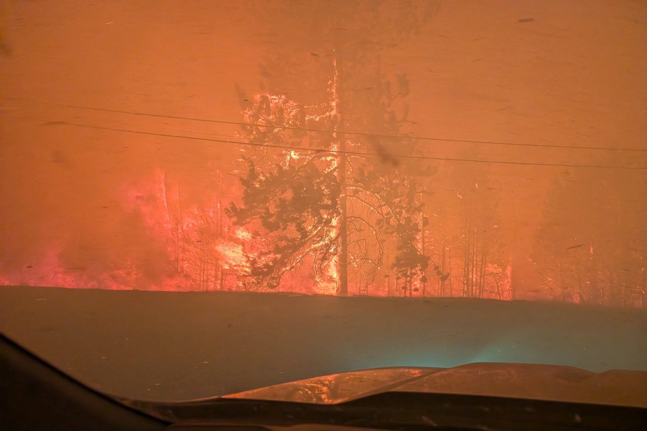Incêndio florestal provoca evacuações e estado de emergência na Colúmbia Britânica