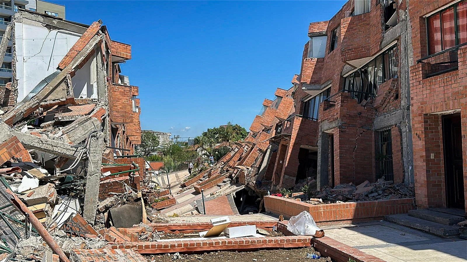 ‘Se tivesse durado mais 5 segundos, não teria sobrado nada’: colombiano relata terremoto que matou mais de 100
