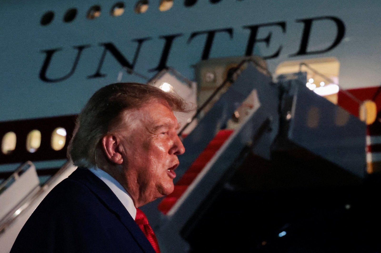 Trump confirma voo secreto e diz que seguiu orientação militar por ameaça: ‘Não confio no Irã’