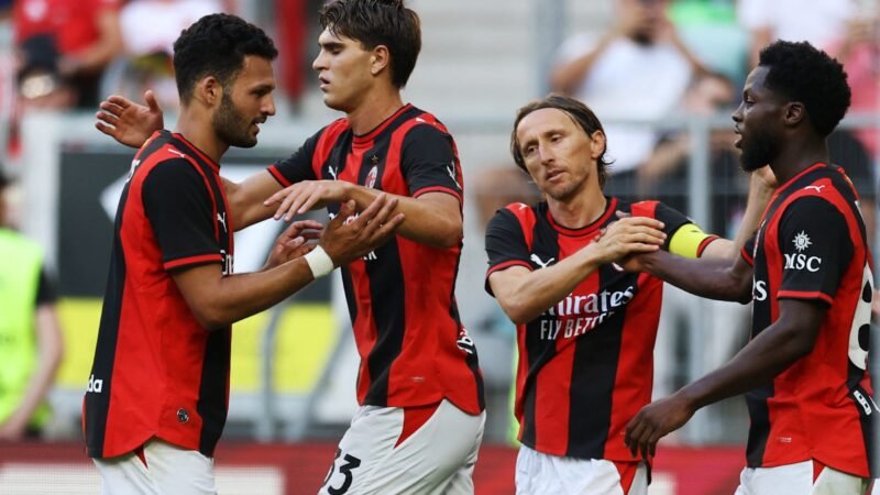 Milan vence o Manchester United de virada em amistoso na Polônia