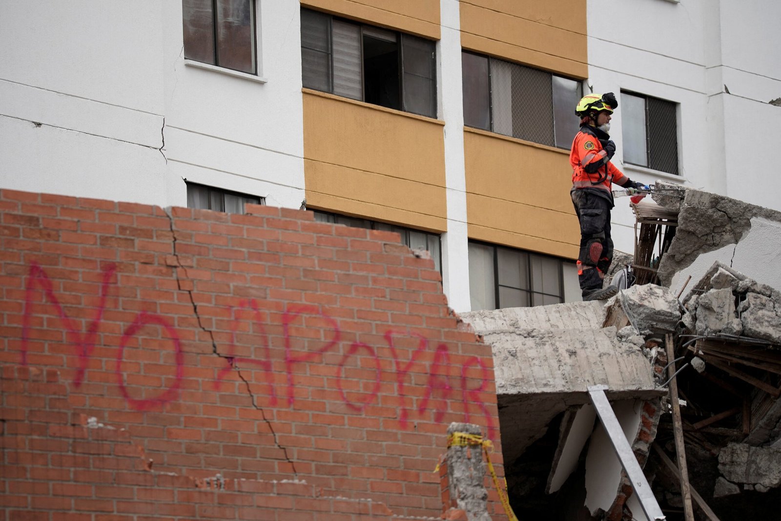 Presidente da Colômbia pede que Trump suspenda tarifas após terremoto
