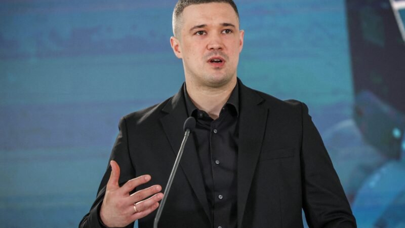 Zelensky precisa responder por corrupção no seu governo, diz ministro demitido na Ucrânia