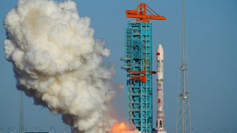 Foguete dá ré? China consegue feito inédito ao fazer propulsor voltar e pousar em terra firme; VÍDEO