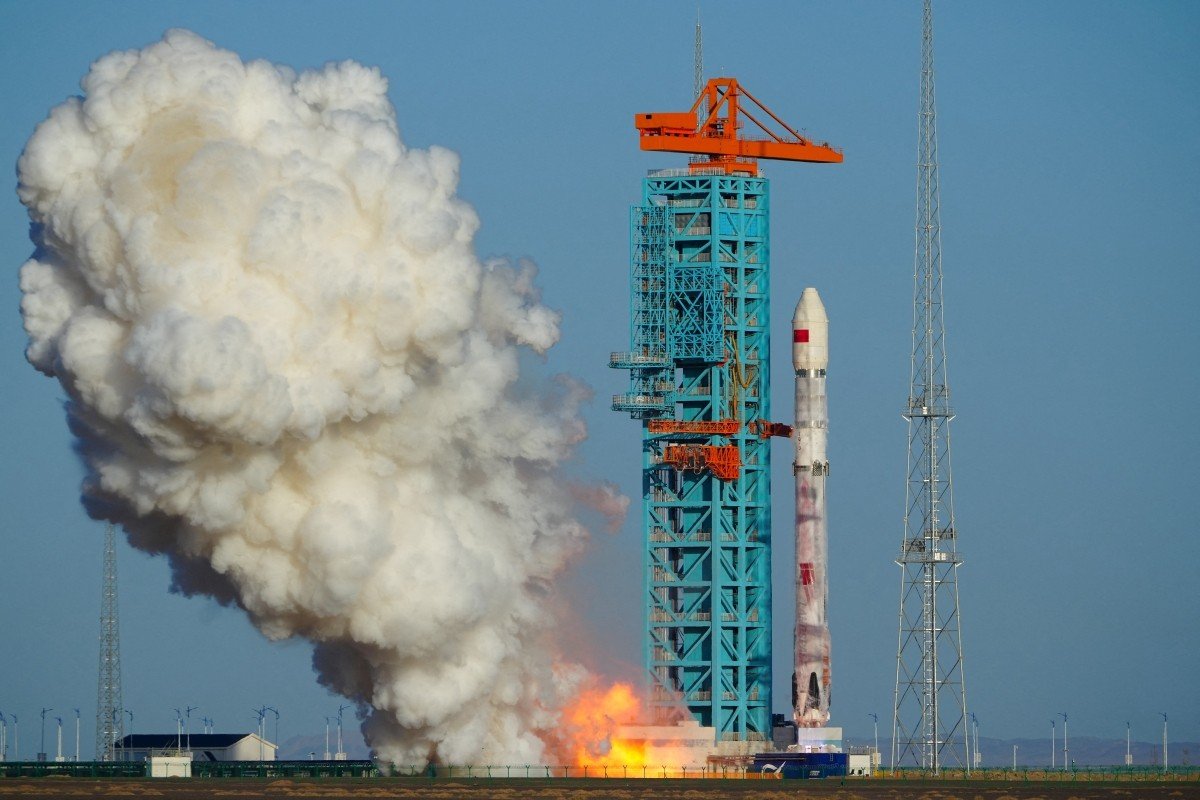 China adia missão lunar que busca água no polo sul da Lua