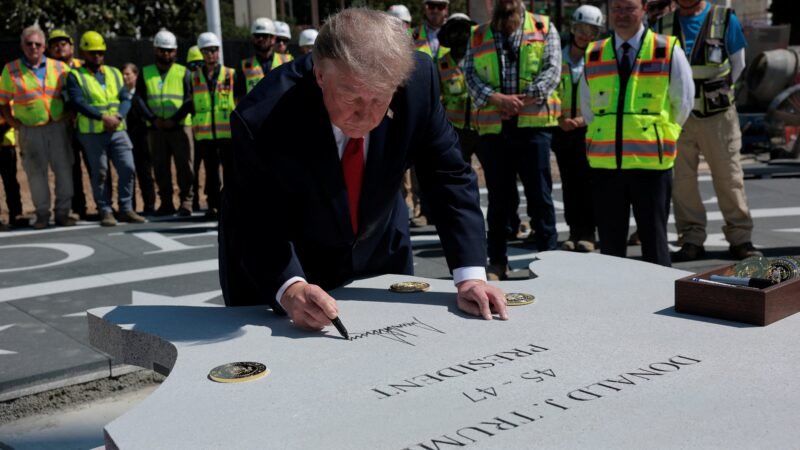 Com popularidade caindo e em meio a impasse com Irã, Trump se volta a uma obsessão: reformar a Casa Branca