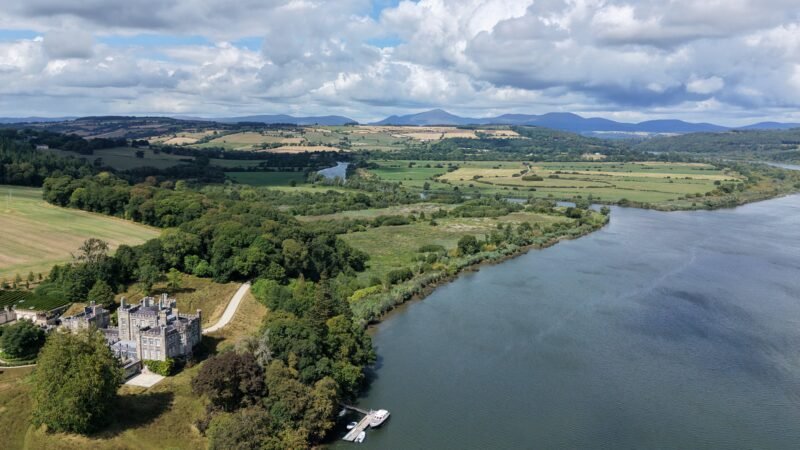 Mark Zuckerberg, da Meta, compra castelo do século XIX no sudeste da Irlanda
