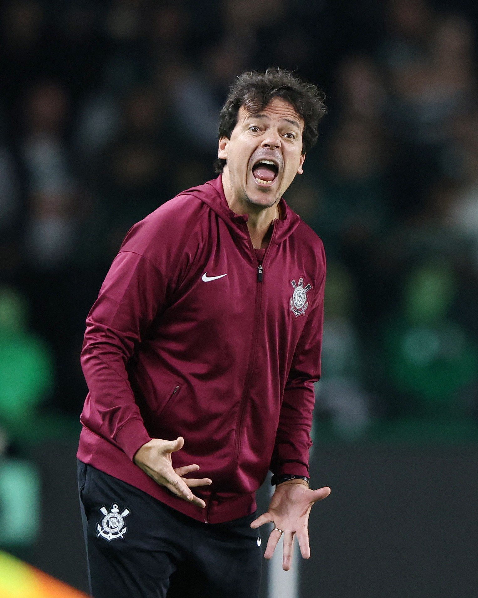 Diniz cita oscilação e desgaste para justificar derrota do Corinthians: “Tomamos gols evitáveis”