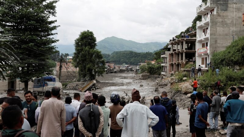 ‘Salvo por uma mangueira’: sobreviventes relatam como escaparam da avalanche devastadora no Nepal