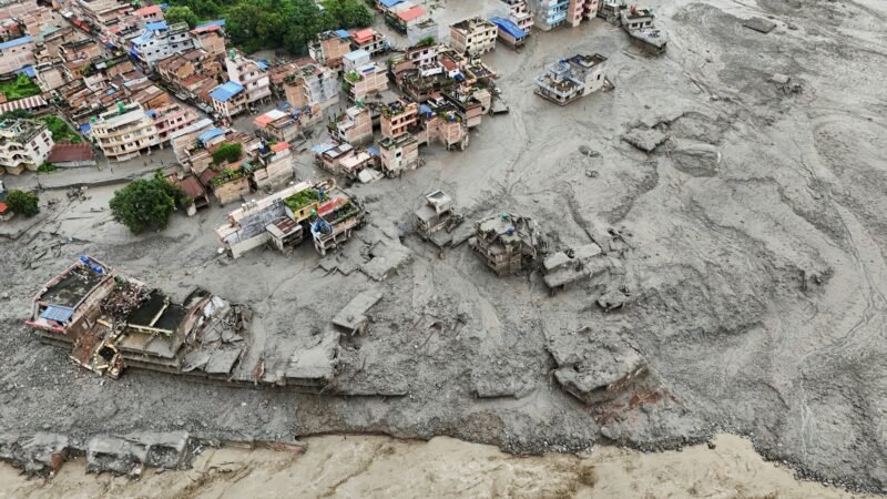 Buscas por vítimas de avalanche no Nepal entram no 2º dia com mais de 1.000 desaparecidos