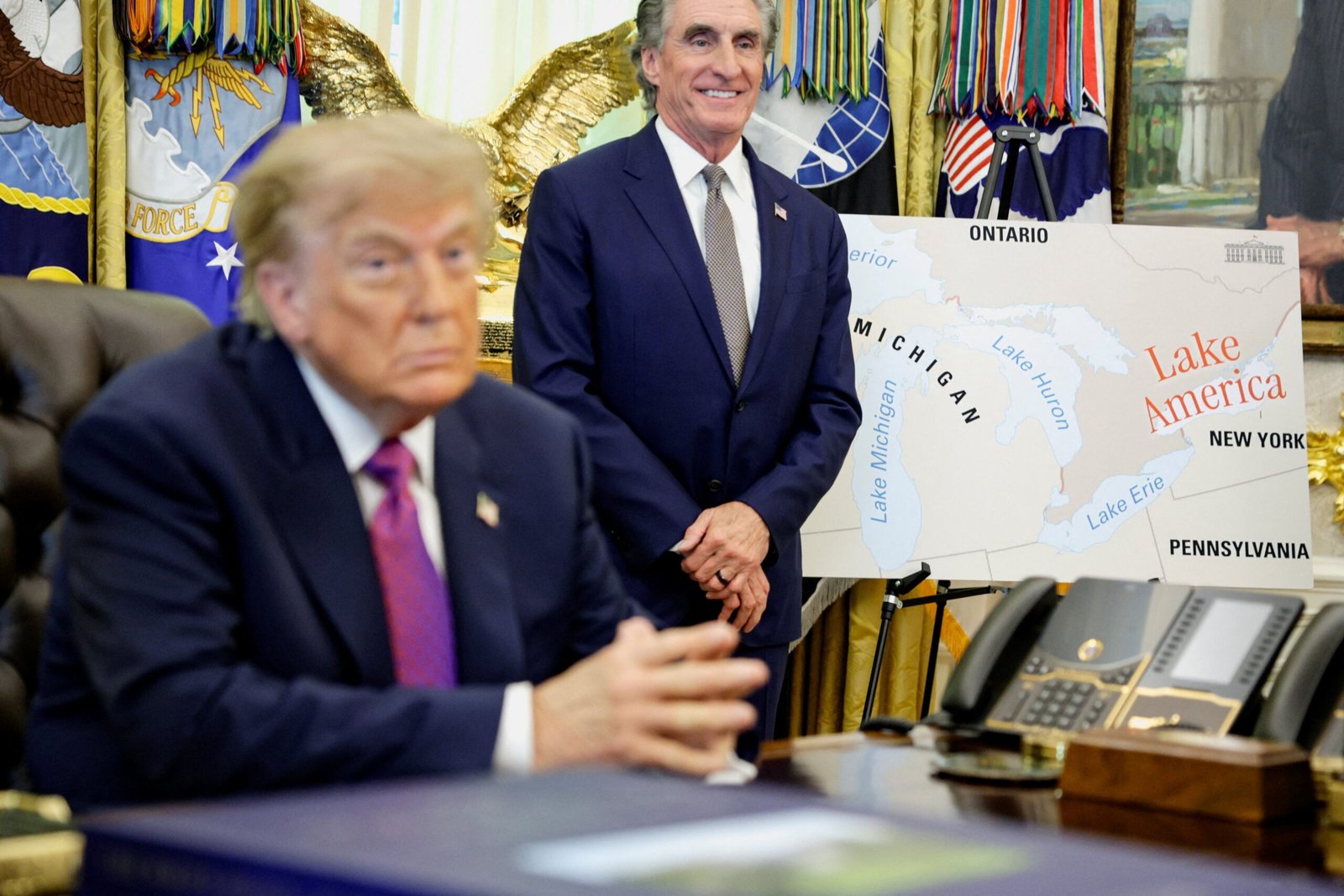 Trump assina ordem executiva para renomear Lago Ontário como Lago América