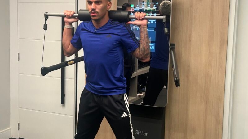 Matheuzinho mostra sala de treino em casa e explica evolução no Corinthians: “Foco 100% no corpo”