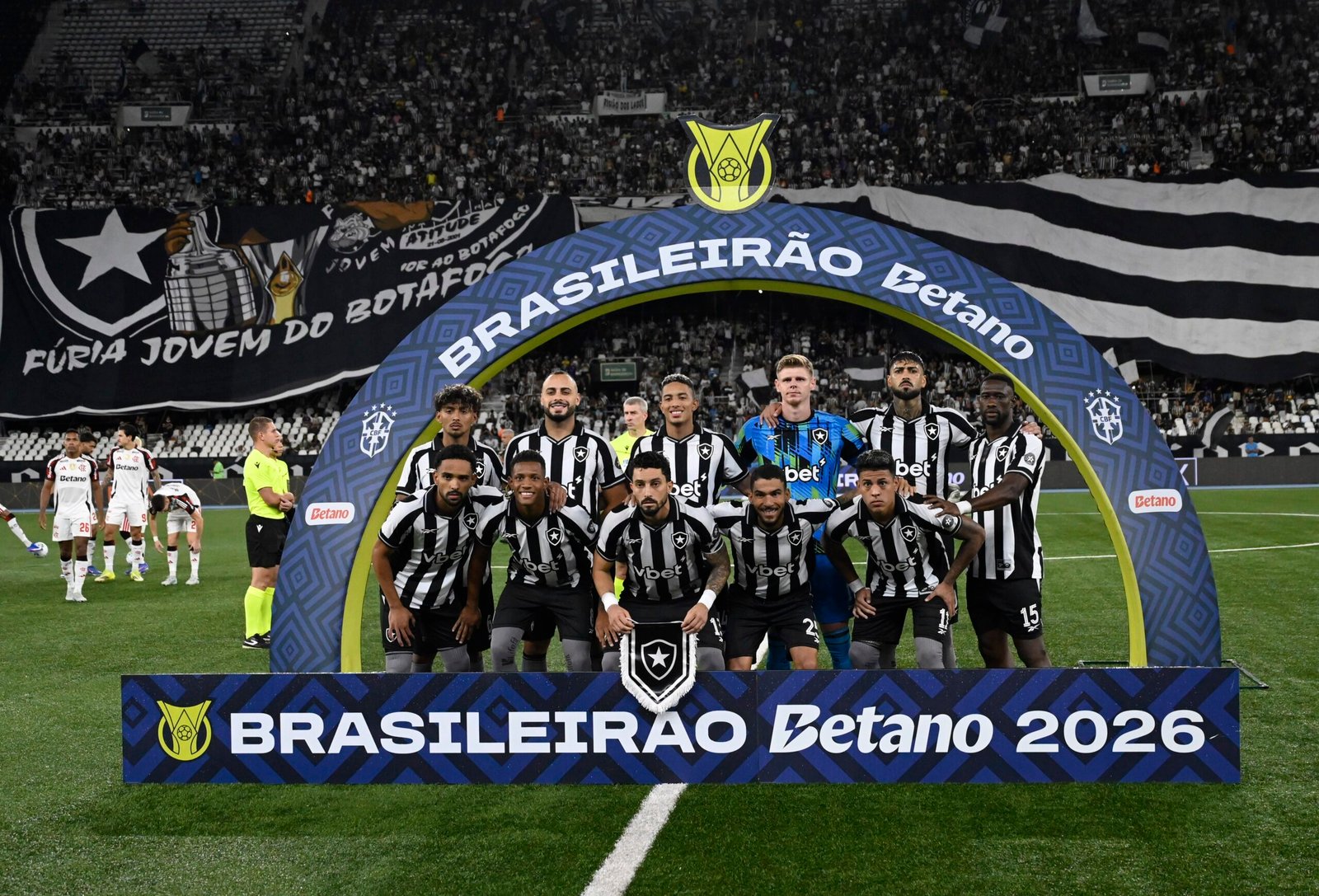 Botafogo reencontrará Flamengo com outro técnico e pelo menos seis mudanças no time; compare