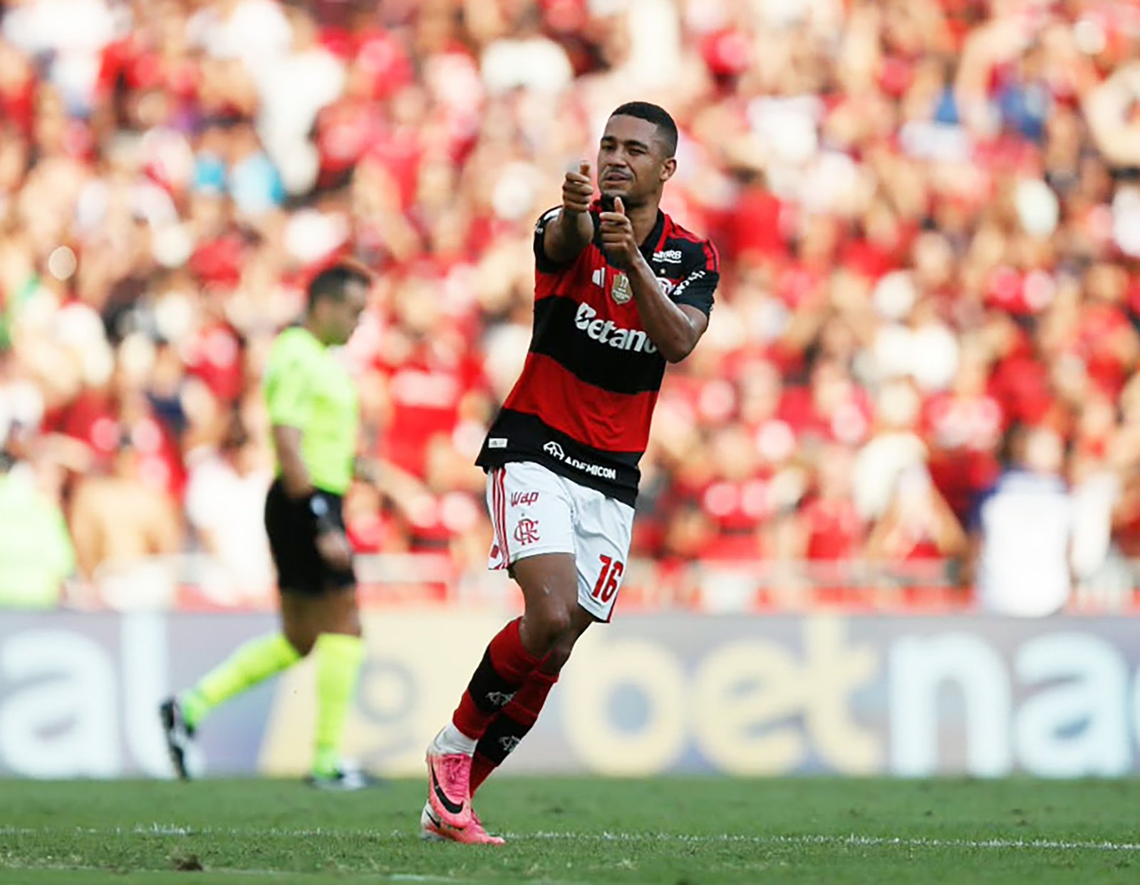 Felipe Melo elogia Flamengo em vitória sobre o Botafogo: “Futebol mais bonito do continente”