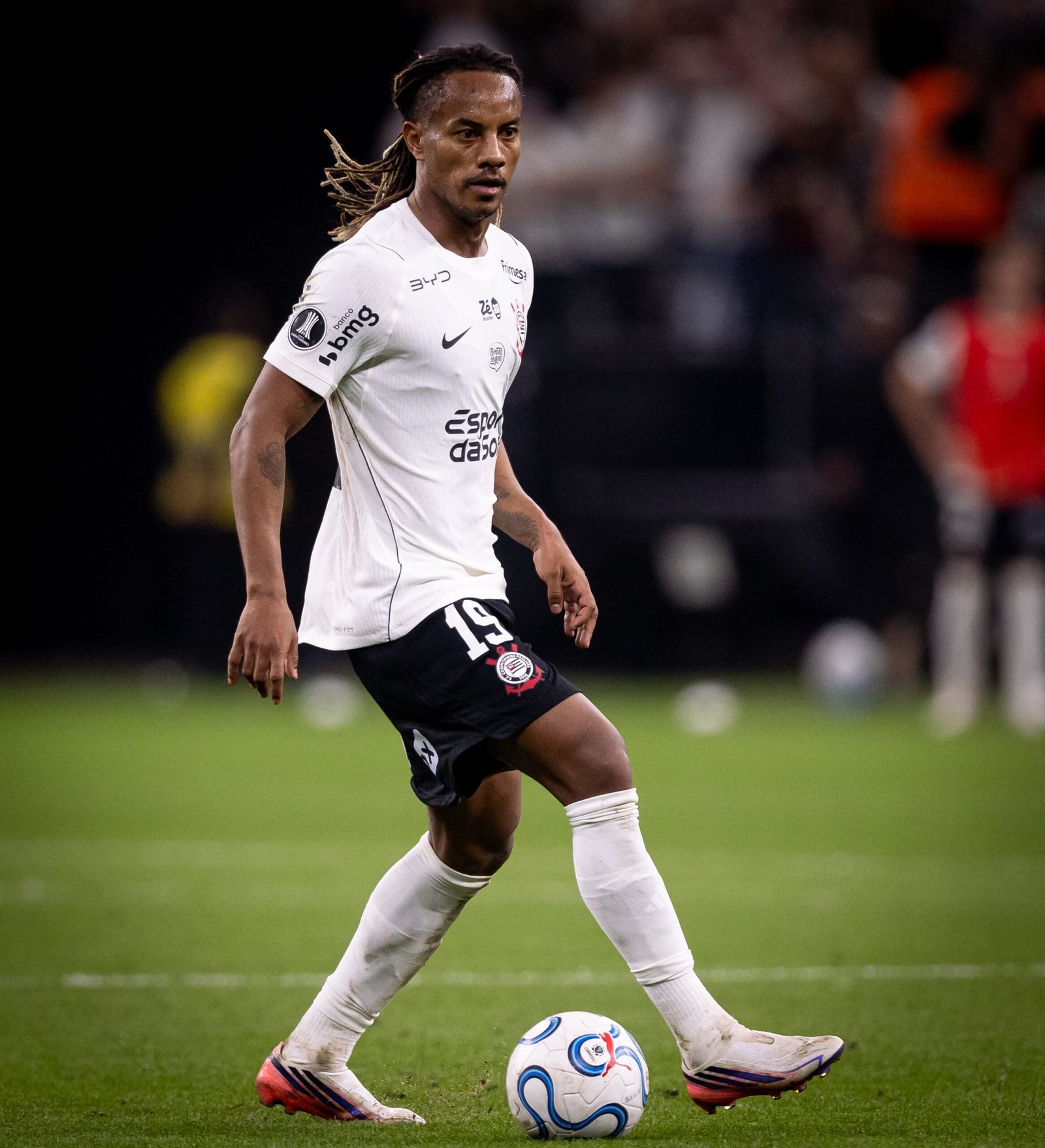 Corinthians começa a analisar outras renovações de contrato depois de acerto com Memphis