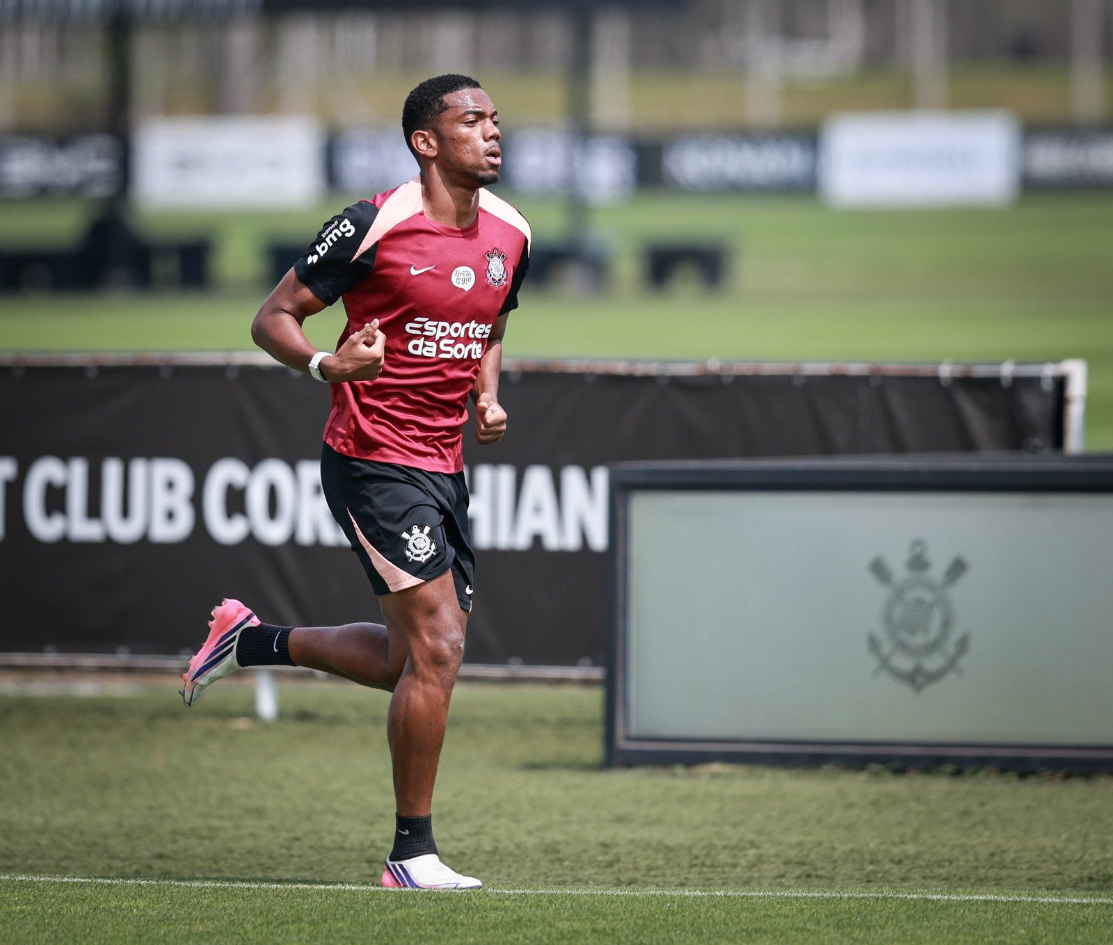 Corinthians não tem pressa para vender André e espera avançar em negociação depois da janela
