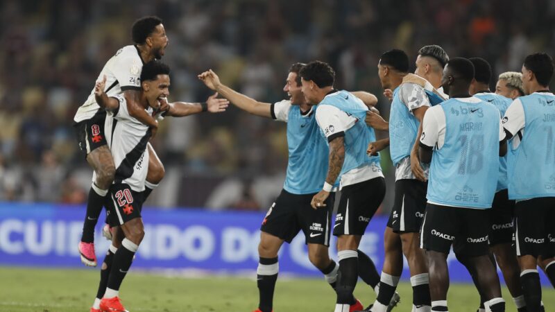 Vasco elimina o Fluminense pela 10ª vez no século e tem o dobro de classificações sobre o rival