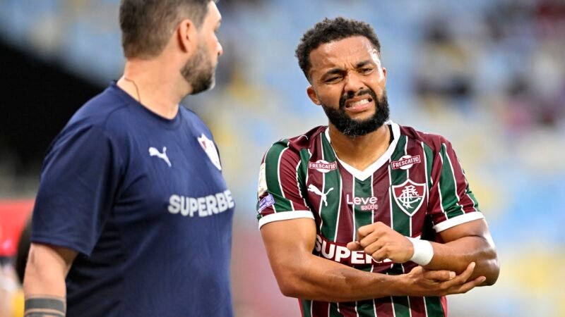 Samuel Xavier sofre luxação no ombro esquerdo e vira desfalque no Fluminense