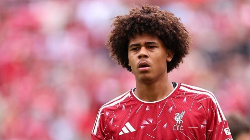 Promessa do Liverpool não pode jogar por regra do Brexit; entenda