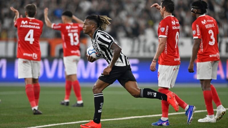 Danilo admite mau momento após eliminação do Botafogo: “Não estou numa boa fase”