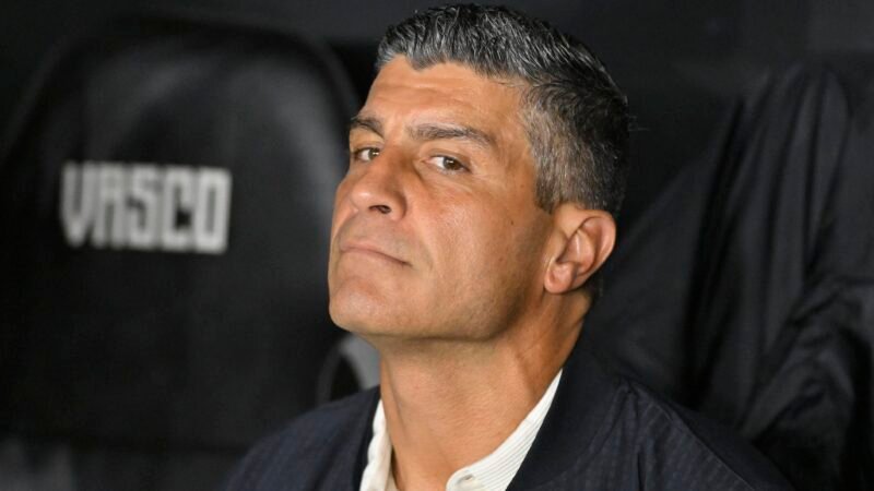 Pedro Emanuel fala em confiança após vitória do Vasco: “Faltava juntar as boas atuações com o resultado”