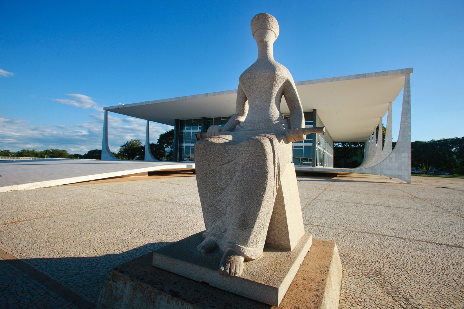 STF decide que municípios não podem cobrar IPTU com alíquota maior por causa do tamanho do imóvel