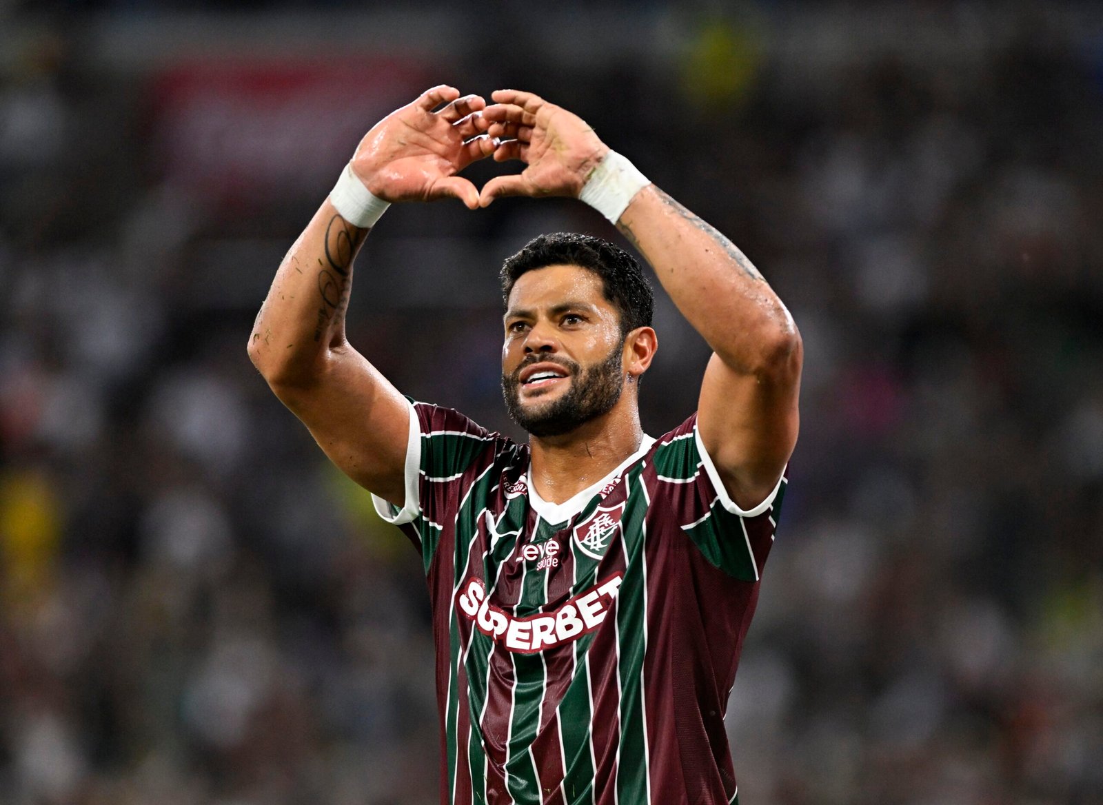 Hulk reencontra caminho do gol no Fluminense e vive reconciliação com 
torcida