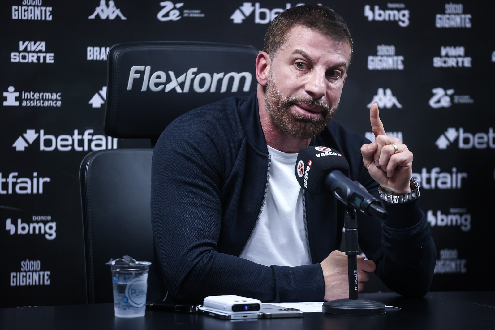 Relatório aponta que Vasco terminou junho com R$ 9 milhões em caixa: “Forte pressão sobre o fluxo operacional”