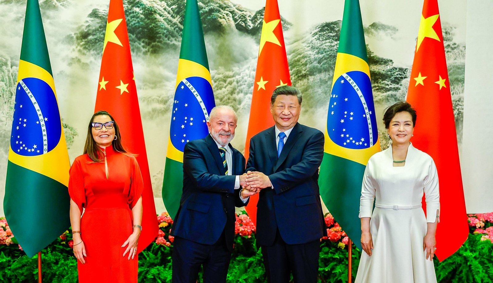 Após Brasil acionar OMC, China pede para participar de consultas sobre tarifaço dos EUA
