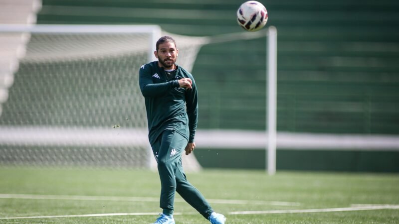Diego Torres perde espaço no Guarani e se aproxima de três meses sem entrar em campo