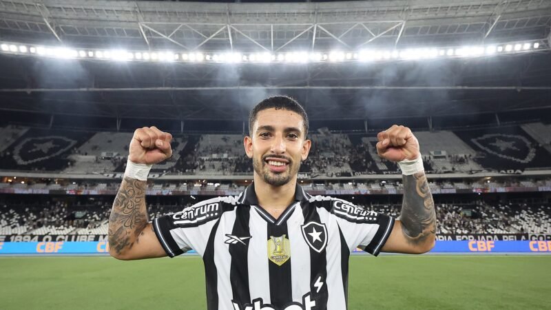 Ex-head scout do Botafogo comenta contratação de Santi: “Não era um cara para o valor que foi pago”