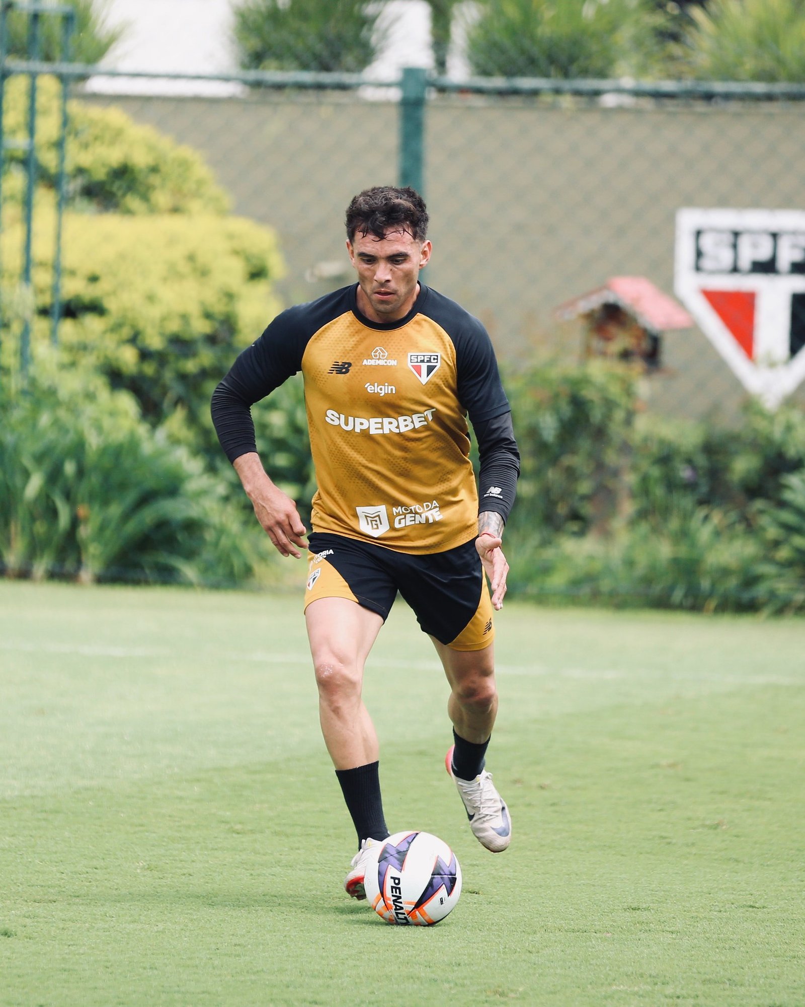 São Paulo libera Enzo Díaz dos treinos para procurar novo clube