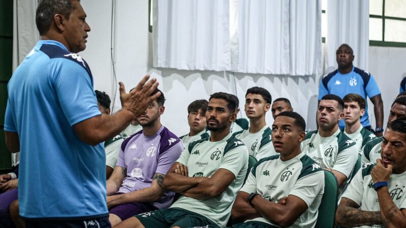 Bastidores: desgaste no vestiário e queda de rendimento causaram saída de Elio do Guarani