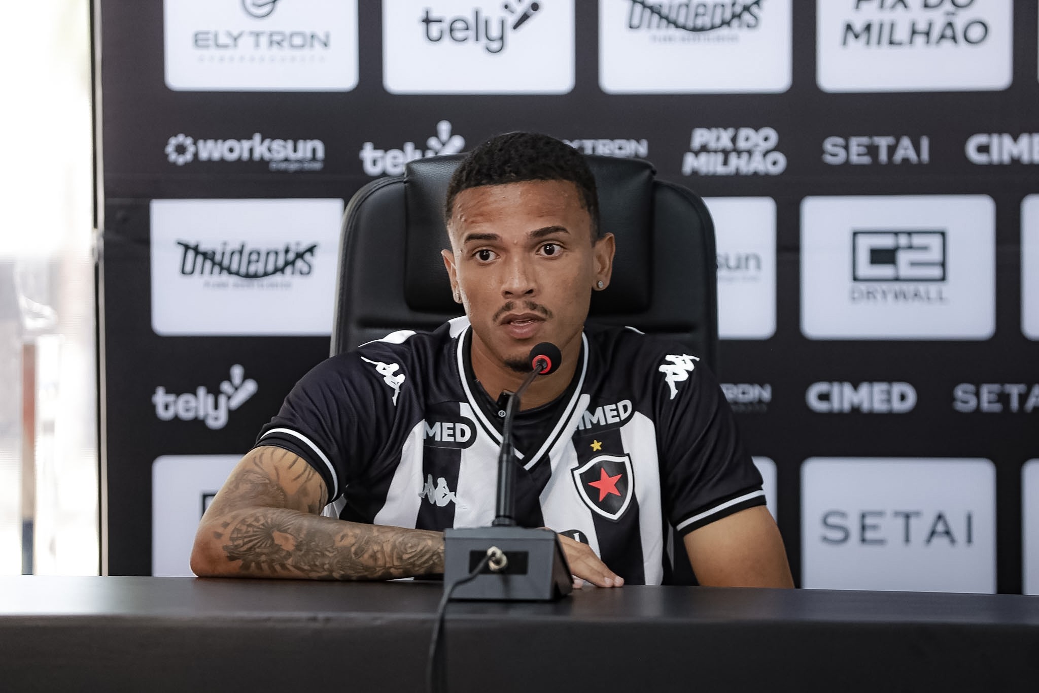 Romarinho deixa o Botafogo-PB em meio à disputa da Série C 2026