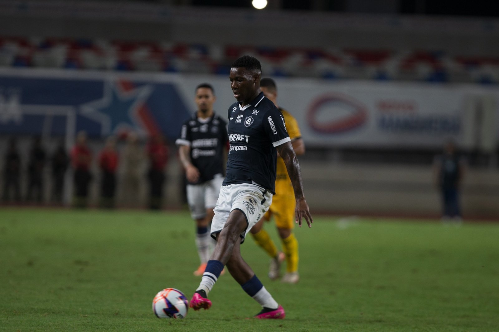 Técnico do Sport não faz previsão para estreia de Patrick de Paula: “Prematuro falar em 10 ou 15 dias”