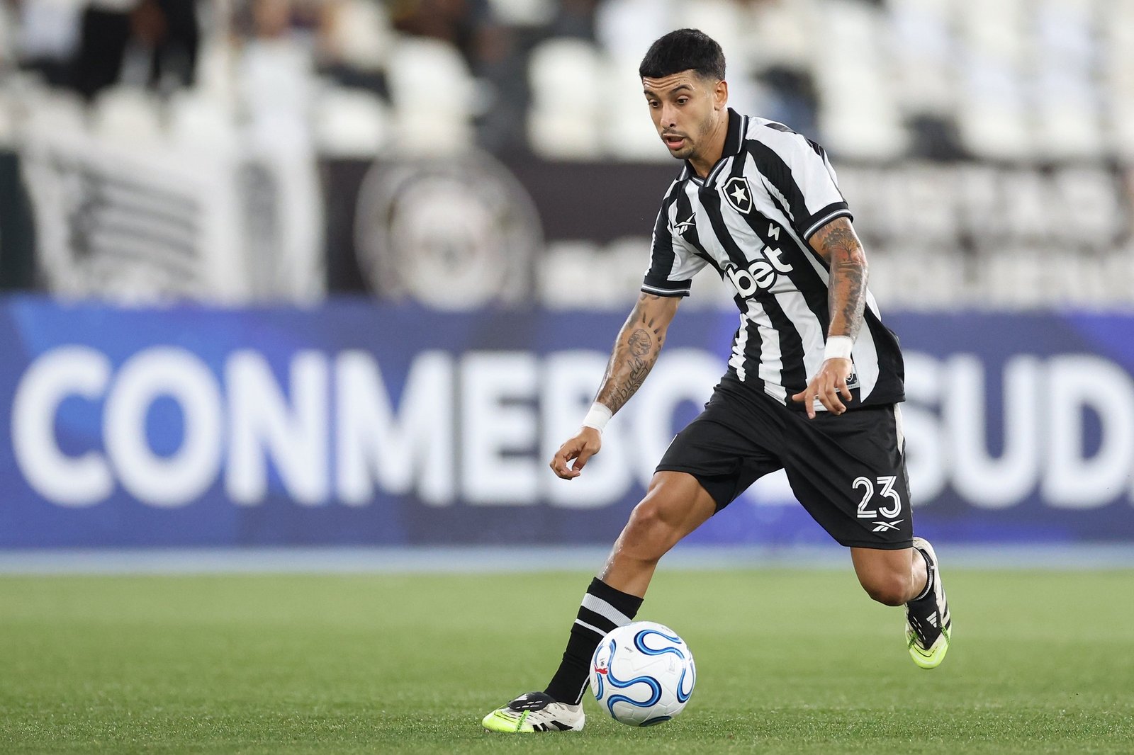 Time americano corre contra o tempo para ter Santi Rodríguez, do Botafogo