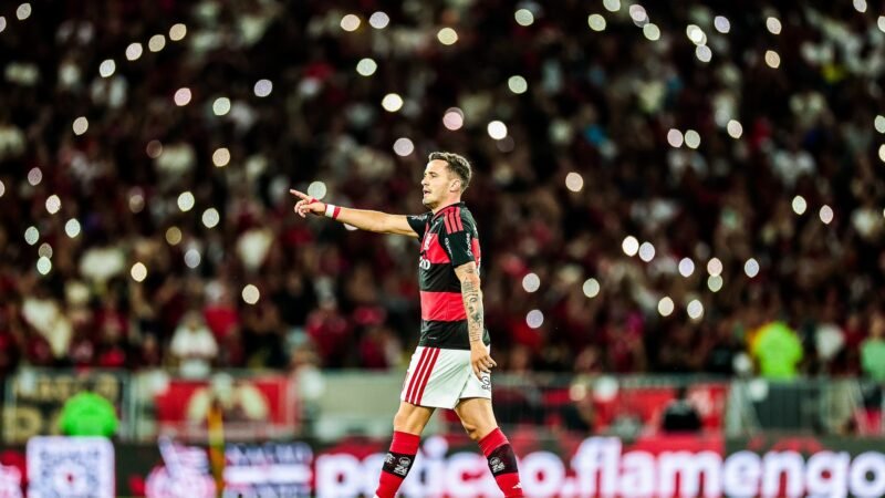 Saúl vai de titular nas oitavas de final da Libertadores ao fim da fila no Flamengo em um ano