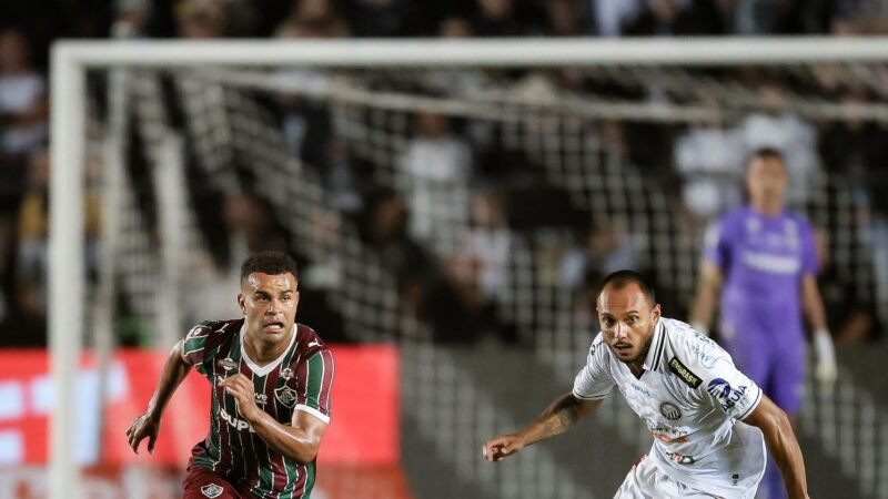 Alisson sente incômodo no quadril, não treina e vira desfalque no Fluminense