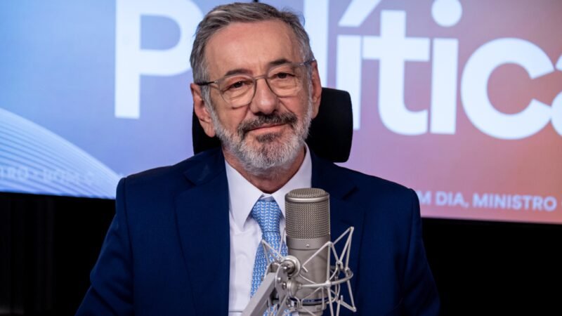 Ministro do Desenvolvimento diz que tarifaço dos EUA é ‘ilegal’ e espera amenizar efeitos até dezembro