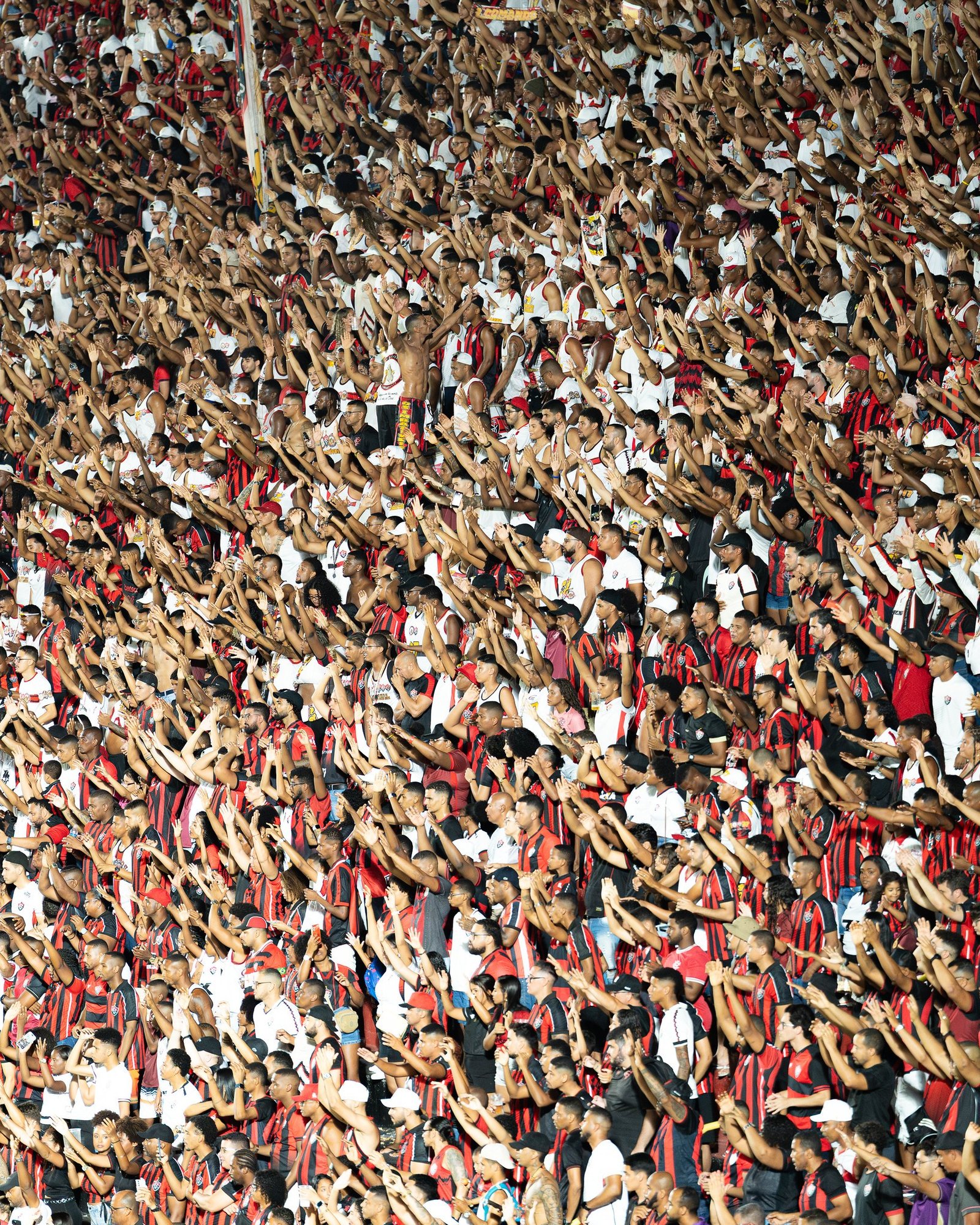 Torcida do Vitória esgota ingressos para Ba-Vi 508